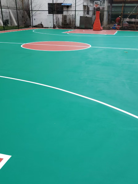 凉城 球场长期使用易出现地面开裂